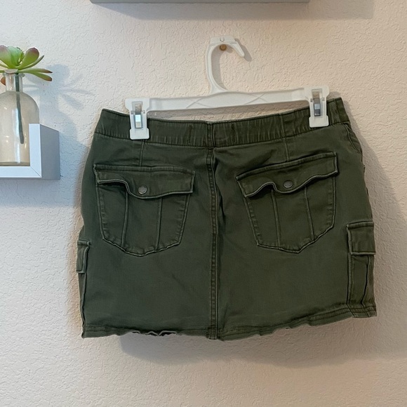 Hollister low rise green cargo mini skirt - Picture 2 of 6
